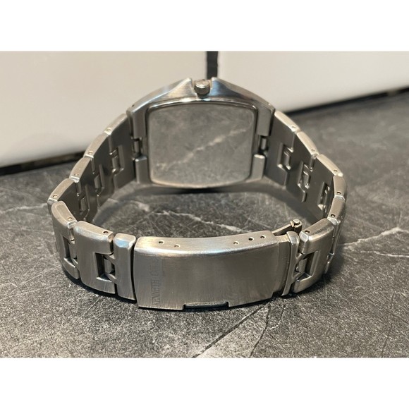 Mens Unique Retro Design Kenneth Cole Watch with Day Date - New Battery - Picture 3 of 5